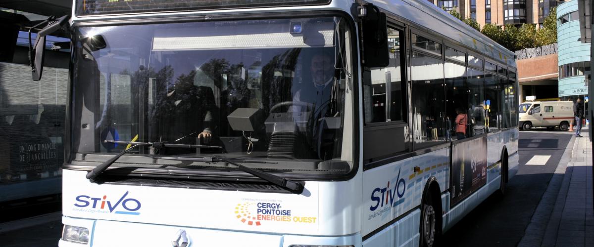 En gare, le bus STIVO en mobility