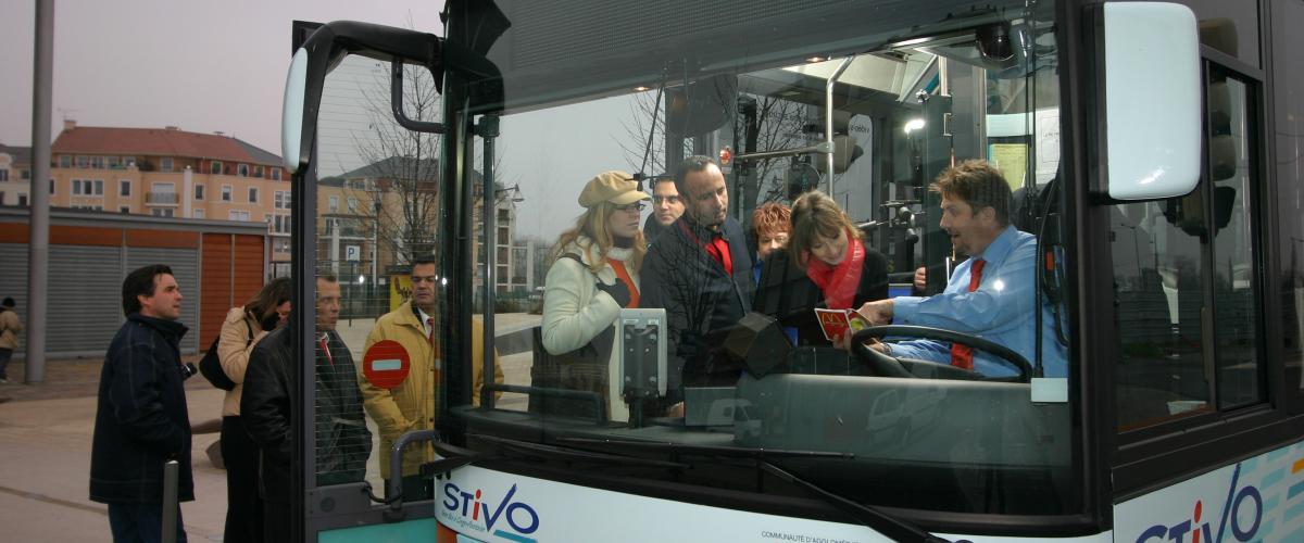 En gare de Saint-Ouen-L'Aumône, le bus STIVO en mobility