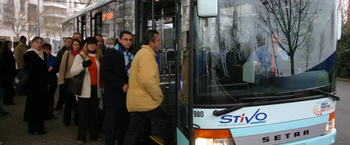 En gare de Cergy-le-Haut, le bus STIVO en mobility